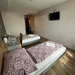 Centrál Borház - étterem és Panzió Bed & Breakfast Erd