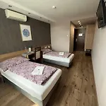 Bed & Breakfast Centrál Borház - étterem és Panzió Erd