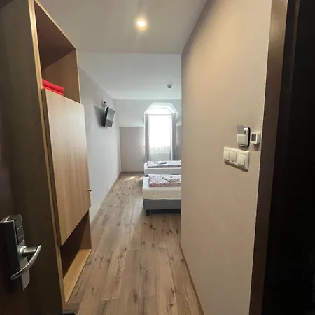 Panzió Centrál Borház - étterem és Panzió Érd